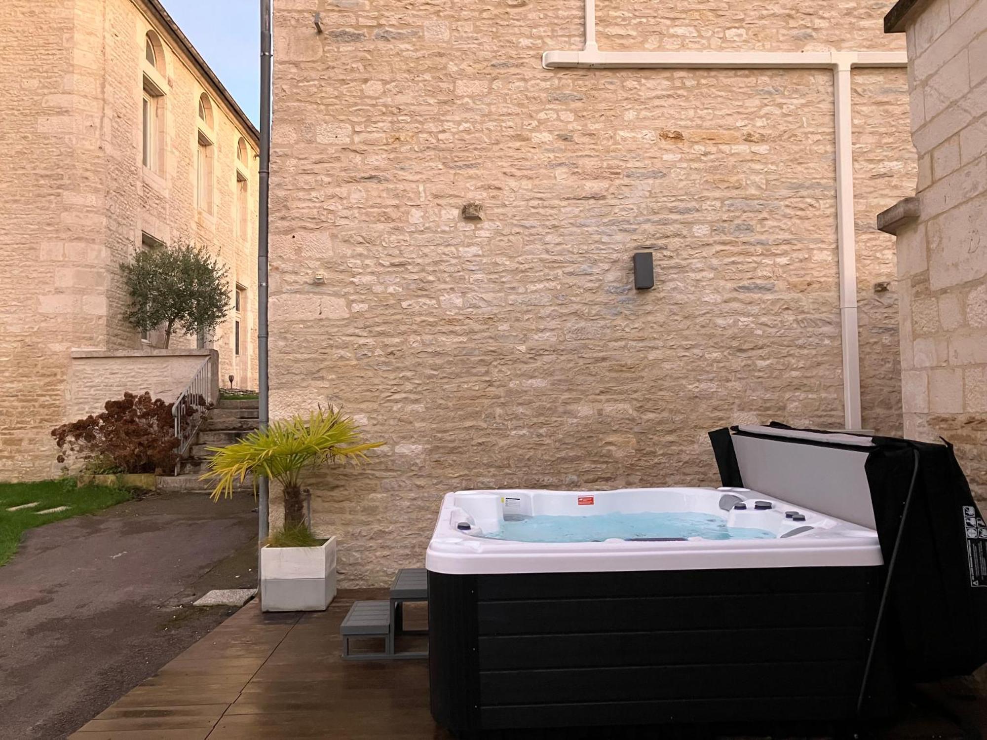 La Villa Lombardi En Champagne, Avec Piscine Privee Et Jacuzzi Les Riceys Exterior foto